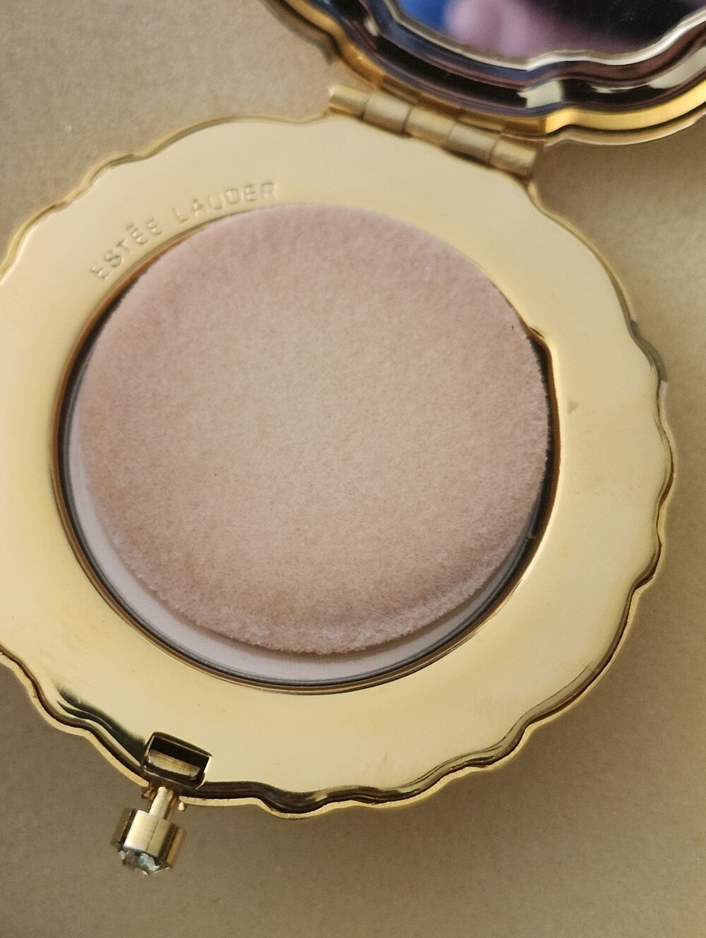 Estee Lauder "Seashell" Gold Tone Swarovski Crystals Powder Compact NIB - Picture 14 of 16